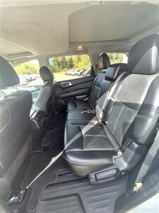 2017 Nissan Pathfinder Platinum   - Photo 10 - Gilmanton, NH 03237