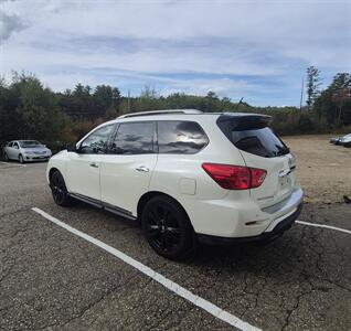 2017 Nissan Pathfinder Platinum   - Photo 5 - Gilmanton, NH 03237