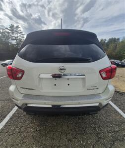 2017 Nissan Pathfinder Platinum   - Photo 6 - Gilmanton, NH 03237