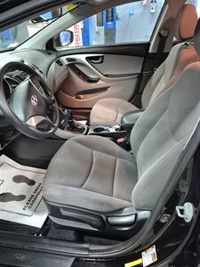 2014 Hyundai Elantra SE   - Photo 8 - Gilmanton, NH 03237