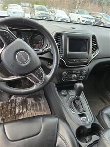 2019 Jeep Cherokee Latitude Plus   - Photo 10 - Gilmanton, NH 03237