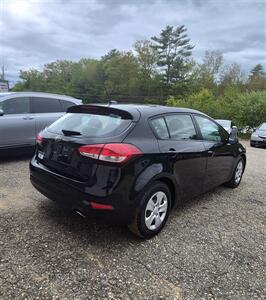 2017 Kia Forte5 LX Plus   - Photo 8 - Gilmanton, NH 03237