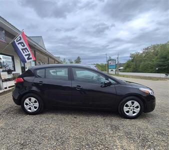 2017 Kia Forte5 LX Plus   - Photo 7 - Gilmanton, NH 03237