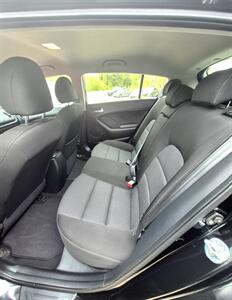 2017 Kia Forte5 LX Plus   - Photo 11 - Gilmanton, NH 03237