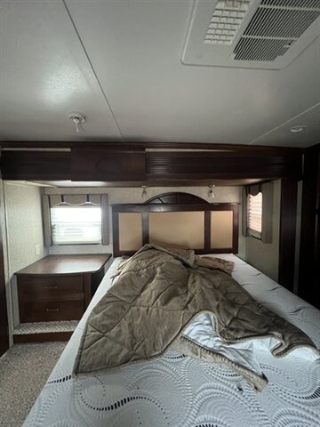 2013 KEYSTONE ALPINE 3535RE - Photo 11 - Knightdale, NC 27545