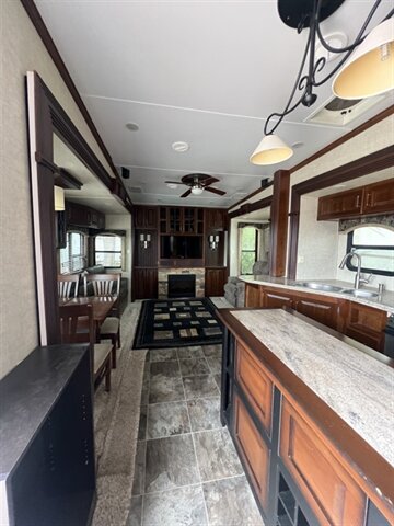 2013 KEYSTONE ALPINE 3535RE - Photo 3 - Knightdale, NC 27545