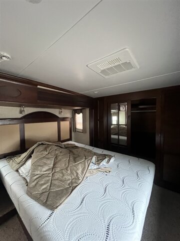2013 KEYSTONE ALPINE 3535RE - Photo 12 - Knightdale, NC 27545
