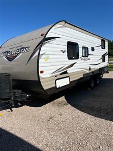 2018 FOREST RIVER WILDWOOD 201BHXL   - Photo 4 - Knightdale, NC 27545
