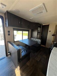 2018 FOREST RIVER WILDWOOD 201BHXL   - Photo 10 - Knightdale, NC 27545