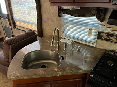 2012 KEYSTONE AVALANCHE 320RK   - Photo 4 - Knightdale, NC 27545