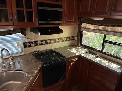 2012 KEYSTONE AVALANCHE 320RK   - Photo 5 - Knightdale, NC 27545