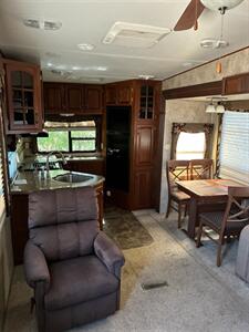 2012 KEYSTONE AVALANCHE 320RK   - Photo 7 - Knightdale, NC 27545