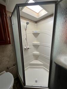 2012 KEYSTONE AVALANCHE 320RK   - Photo 14 - Knightdale, NC 27545
