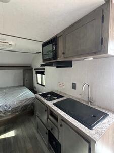 2025 SUNSET PARK SUNLITE 19RBLTD   - Photo 9 - Knightdale, NC 27545