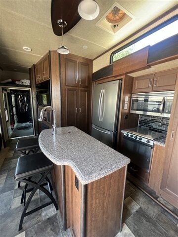 2016 KEYSTONE FUZION CHROME TOY HAULER SERIES M-422 - Photo 17 - Knightdale, NC 27545