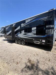 2016 KEYSTONE FUZION CHROME TOY HAULER SERIES M-422 - Photo 4 - Knightdale, NC 27545