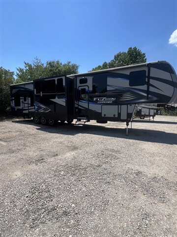 2016 KEYSTONE FUZION CHROME TOY HAULER SERIES M-422   - Photo 1 - Knightdale, NC 27545