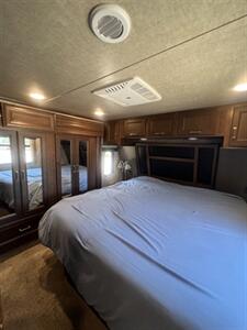 2016 KEYSTONE FUZION CHROME TOY HAULER SERIES M-422 - Photo 22 - Knightdale, NC 27545