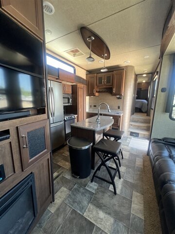 2016 KEYSTONE FUZION CHROME TOY HAULER SERIES M-422 - Photo 8 - Knightdale, NC 27545