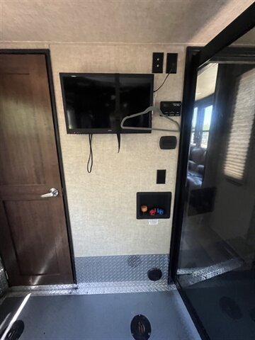 2016 KEYSTONE FUZION CHROME TOY HAULER SERIES M-422 - Photo 13 - Knightdale, NC 27545
