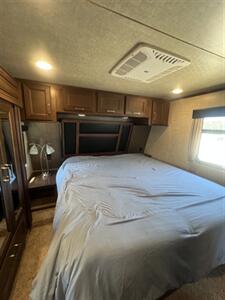 2016 KEYSTONE FUZION CHROME TOY HAULER SERIES M-422 - Photo 21 - Knightdale, NC 27545