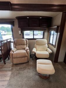 2014 Jayco PINNACLE 31 RETS   - Photo 8 - Knightdale, NC 27545