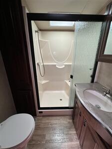 2014 Jayco PINNACLE 31 RETS   - Photo 14 - Knightdale, NC 27545