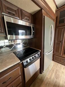 2014 Jayco PINNACLE 31 RETS   - Photo 24 - Knightdale, NC 27545