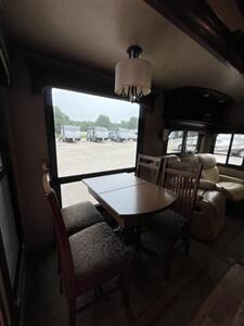 2014 Jayco PINNACLE 31 RETS   - Photo 7 - Knightdale, NC 27545