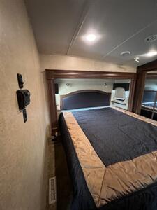 2014 Jayco PINNACLE 31 RETS   - Photo 16 - Knightdale, NC 27545