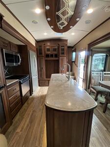 2014 Jayco PINNACLE 31 RETS   - Photo 5 - Knightdale, NC 27545
