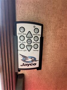 2014 Jayco PINNACLE 31 RETS   - Photo 2 - Knightdale, NC 27545