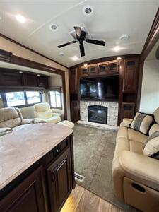 2014 Jayco PINNACLE 31 RETS   - Photo 21 - Knightdale, NC 27545