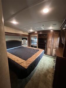 2014 Jayco PINNACLE 31 RETS   - Photo 25 - Knightdale, NC 27545