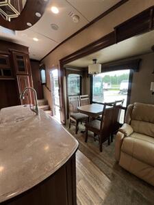 2014 Jayco PINNACLE 31 RETS   - Photo 20 - Knightdale, NC 27545