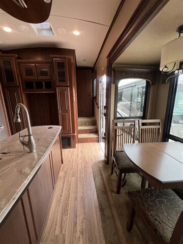 2014 Jayco PINNACLE 31 RETS   - Photo 1 - Knightdale, NC 27545
