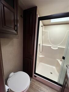 2014 Jayco PINNACLE 31 RETS   - Photo 22 - Knightdale, NC 27545