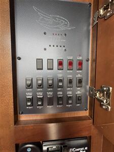 2014 Jayco PINNACLE 31 RETS   - Photo 13 - Knightdale, NC 27545