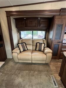 2014 Jayco PINNACLE 31 RETS   - Photo 18 - Knightdale, NC 27545