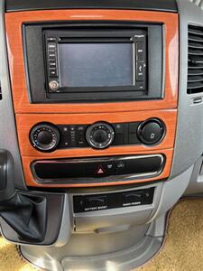 2014 ITASCA NAVION IQ MBS SERIES 24V   - Photo 15 - Knightdale, NC 27545