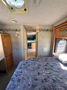 2005 JAYCO GREYHAWK 30GS   - Photo 11 - Knightdale, NC 27545