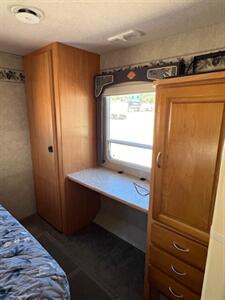 2005 JAYCO GREYHAWK 30GS   - Photo 7 - Knightdale, NC 27545