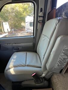 2005 JAYCO GREYHAWK 30GS   - Photo 17 - Knightdale, NC 27545