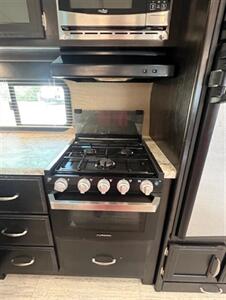 2018 GRAND DESIGN IMAGINE 2800 BH   - Photo 9 - Knightdale, NC 27545