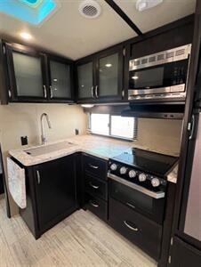 2018 GRAND DESIGN IMAGINE 2800 BH   - Photo 8 - Knightdale, NC 27545
