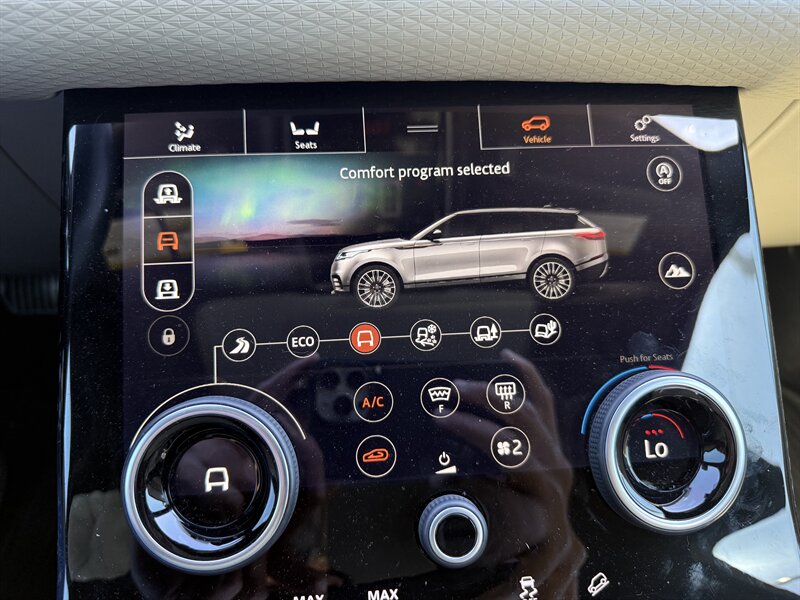 2018 Land Rover Range Rover Velar R-Dynamic SE photo 41