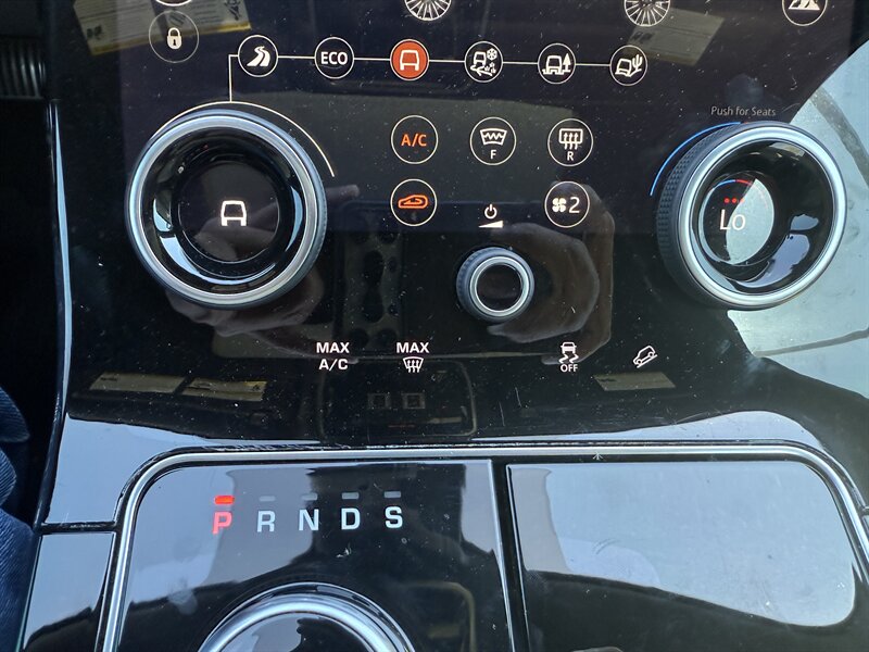 2018 Land Rover Range Rover Velar R-Dynamic SE photo 42