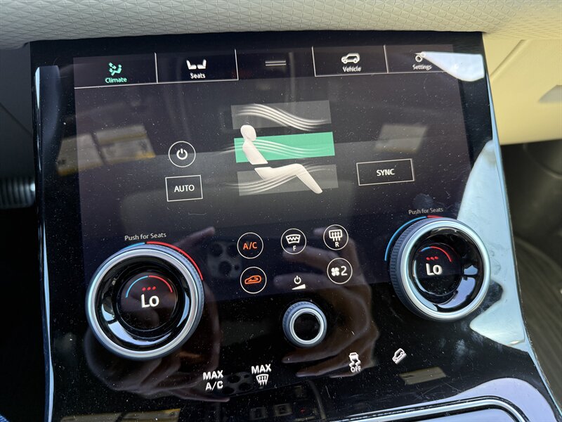 2018 Land Rover Range Rover Velar R-Dynamic SE photo 40