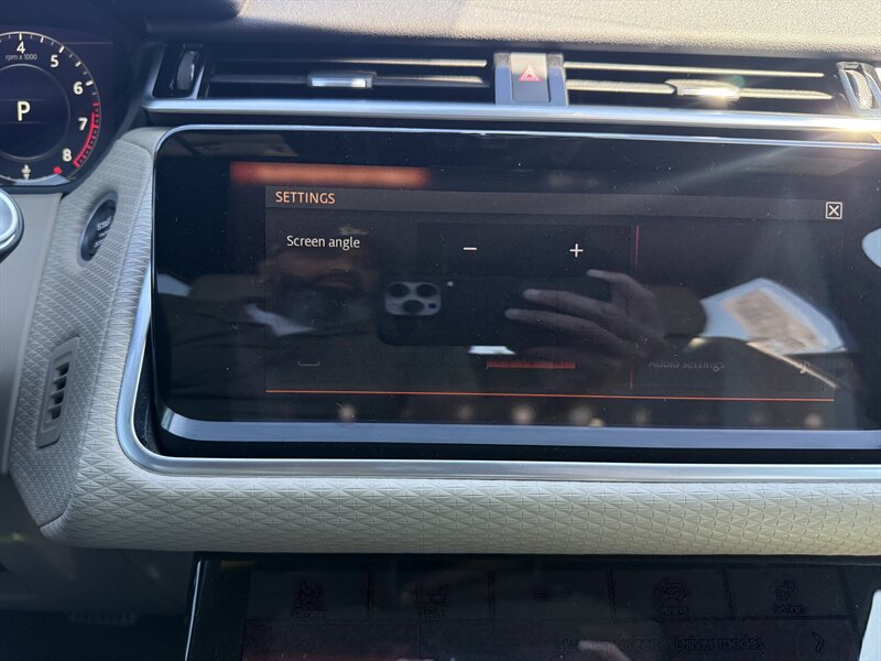 2018 Land Rover Range Rover Velar R-Dynamic SE photo 44