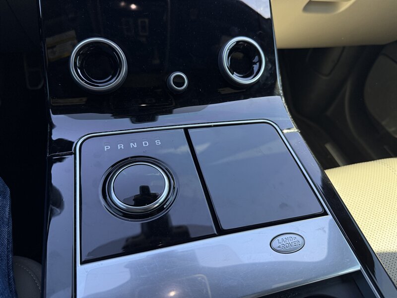 2018 Land Rover Range Rover Velar R-Dynamic SE photo 24